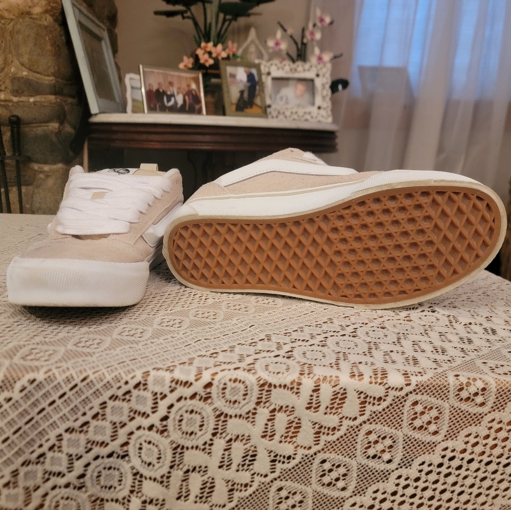 Sz 8 Vans Knu Skool Shoe